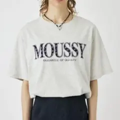 moussy ロゴTシャツ