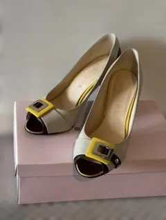 DIANA グレージュ/イエロー オープントゥパンプス