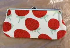 marimekko　Mansikka（マンシッカ/イチゴ柄がま口ポーチ)