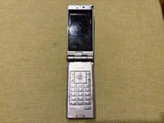 NTT docomo P906i折りたたみ式 携帯電話 本体のサムネイル