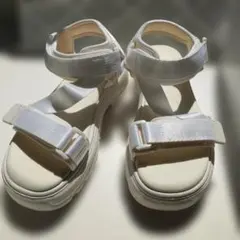 ホワイト レディーススポーツサンダル ストラップ　厚底サンダル