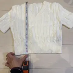 ホワイト Vネック ケーブル編み 半袖ニット