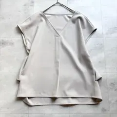 【美品】PLST プラステ　ストレッチ　プルオンバーブラウス　Vネック　Mのサムネイル