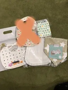 新品未使用！ベビー用スタイ3枚セット おまけのタオル付き