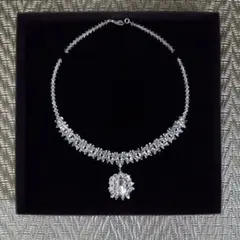 ネックレス　クリスタル調