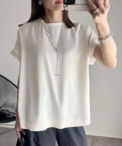 エマテイラー　バックジップサテンTブラウスのサムネイル