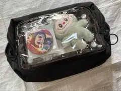 ラブブ　ブラックナイロンポーチ ぬいぐるみ・バッジ付き