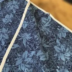 植物柄プリント生地　濃紺　ブルー　110✖️200