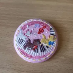 ディズニー　刺繍缶バッジ　おしゃれキャット