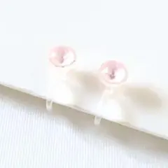一粒クリスタルの樹脂ノンホールピアス（マイルドピンク）