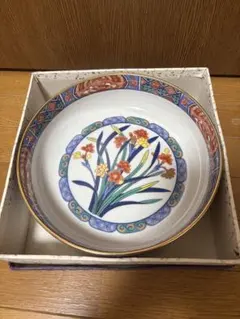 花柄の日本製陶器ボウル　　深皿　大皿　菓子鉢　盛鉢　有田焼