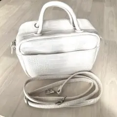 ホワイト系薄ピンク クロコダイル型押し ショルダーバッグ