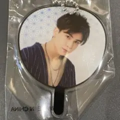 岩田剛典　うちわアクリルキーホルダー　ビジュアルver エグカプセルW