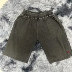 グレー 赤い牛刺繍 ショートパンツ