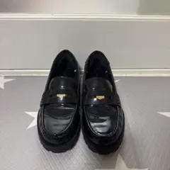 エナメル ブラック ローファー