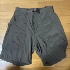 ブラウン ショートパンツ 調整可能なベルト付き