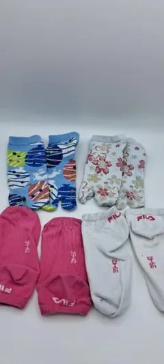 差し上げるセールFILA などのソックス 4足セット カラフルのサムネイル