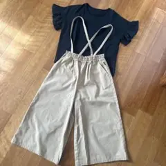 GITA フリル袖Tシャツと七分丈サスペンダーパンツセットのサムネイル