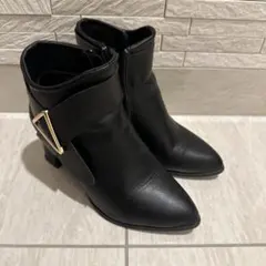 ブラックポインテッドトゥブーツ