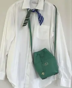Ferragamo ガンチーニ 巾着ミニバッグ グリーン レザー　美品