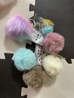 ファーポンポンチャームなど 7個セット