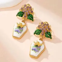 花瓶の中の花デザインピアス　カジュアル　エレガント　個性的　大ぶりピアス　天使