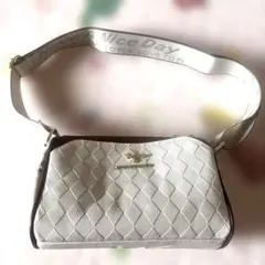 【新品未使用】ホワイト キルティング ショルダーバッグ レディースバッグ