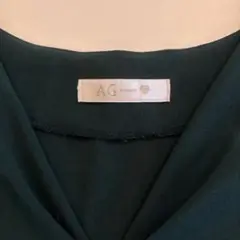 A.G. ダークグリーン Vネック 半袖トップス