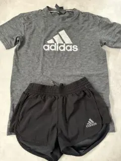 2点セット　adidas グレー Tシャツ140とショートパンツ130