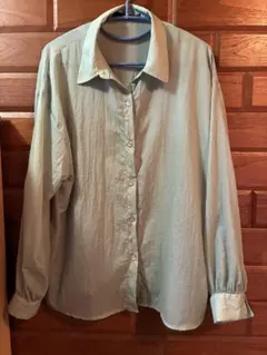 シャツ/薄めの緑カラー