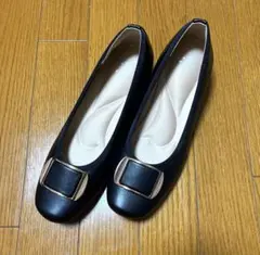 【新品未使用】ベルメゾン　スクエアバックル パンプス　24.０cmのサムネイル