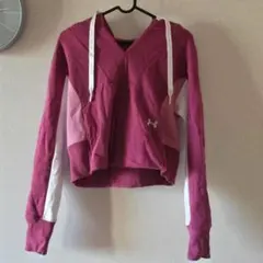 UNDER ARMOUR フード付きピンクスウェット