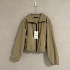 【タグ付き】ZARA ベージュ フード付きクロップドジャケット Mサイズ