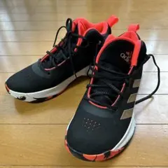 adidas バスケットボールシューズ 黒/赤