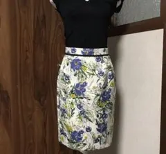 ジャスグリッティー　花柄タイトスカート ひざ丈
