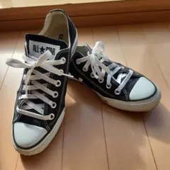 ブラックスニーカー