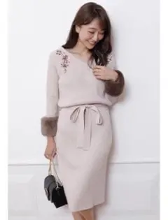 花柄刺繍 Vネック ニットワンピース　ジャスグリッティー　美品✨