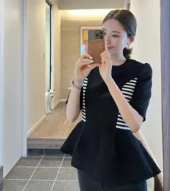 極美品✨ボーダーズアットバルコニー 現行 トップス ペプラム フレア 半袖 黒 極美品✨ボーダーズアットバルコニー 現行 トップス ペプラム