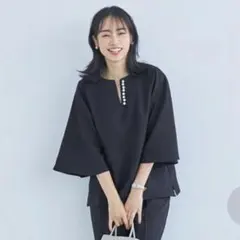 Stola. ストラ 洗えるUVカット抗ピリングパール付きペプラムブラウス