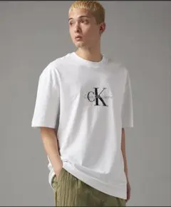 カルバンクライン モノグラムロゴ オーバーサイズド Tシャツ