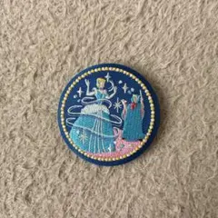 ディズニー　シンデレラ　缶バッチ　刺繍