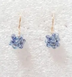 ファルファーレのフラワーボールピアス　ブルーラスター