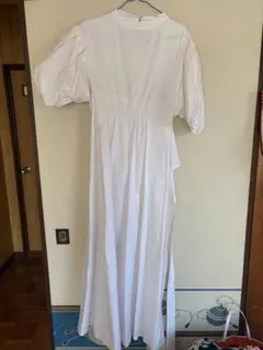 ホワイトパフスリーブロングワンピース