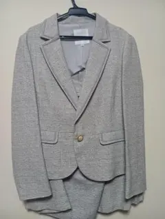 グレー スカートスーツ ボタン付きジャケット