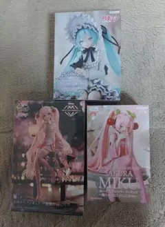 初音ミク、桜ミクフィギュアセット
