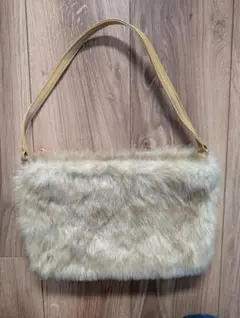 ベージュファーショルダーバッグ