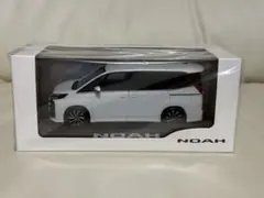 TOYOTA NOAH カラーサンプルカー プラチナホワイトパールマイカのサムネイル