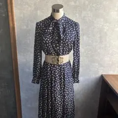 古着　ヴィンテージ　総柄ワンピース　used ビンテージ　希少　レトロ　リボン