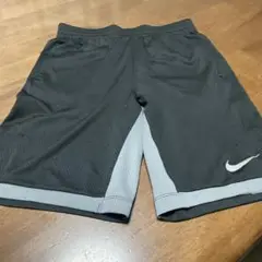 Nike ハーフパンツ 黒 グレー　子供用