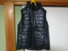 ウルトラライトダウンベスト　黒　Lサイズ